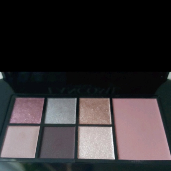 New……Eye Shadow & Blush Palette - Picture 2 of 2